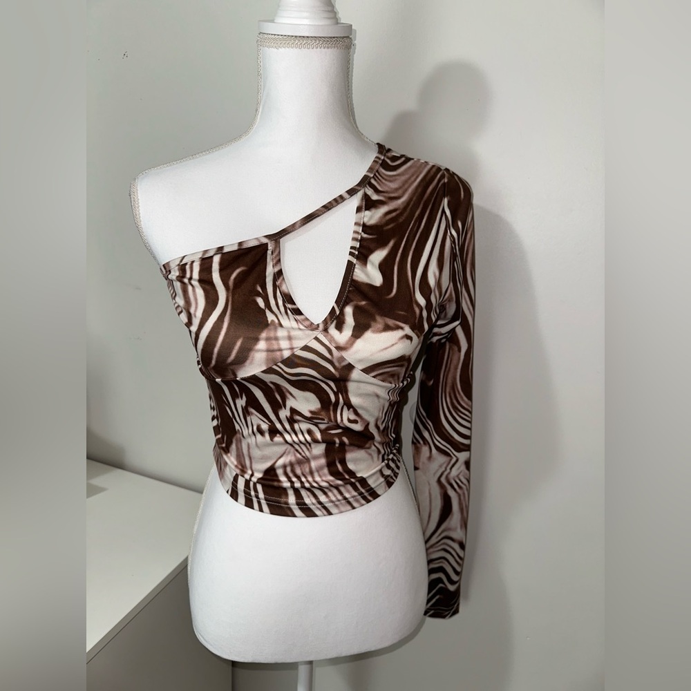 One shoulder crop top